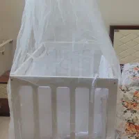 تخت خواب نوزاد کنار مادر