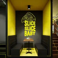 طراحی ، چاپ و نصب استیکر شیشه ای