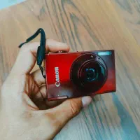 دوربین دیجیتال کنون (canon) قرمز