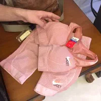 فروشنده خانم