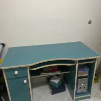میز مطالعه و کامپیوتر