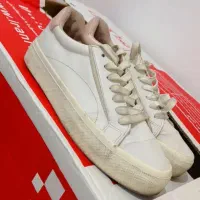 کفش کتونی|کیف، کفش، کمربند|پرند, فاز ۴|دیوار