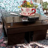 میز. جلو مبلی