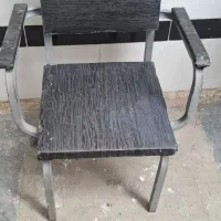 صندلی آهنی محکم