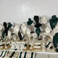 دکور طلا مانکن طلافروشی ویترین طلا استند