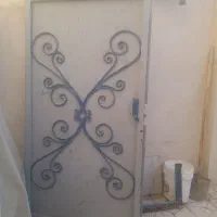 در حیاطی یک  لد