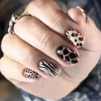 تخفیف ویژه کاشت ناخن دست و پا باهم ۴۸۰ تومان|خدمات آرایشگری و زیبایی|اصفهان, شهرک کاوه|دیوار