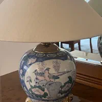 آباژور چینی قدیمی پایه ی برنز سالم و زیبا