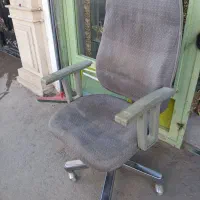 صندلی گردون بسیار محکم