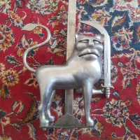 شیر گربه ی  علامت و علم