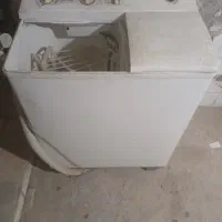 یک عدد ماشین لباسشویی دست دوم