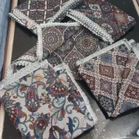 زیر سفره حاشیه دار