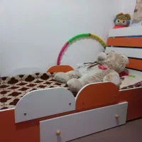 تخت وکمد وبوفه