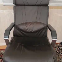 صندلی مدیریتی چرمی گردان و جک‌دار