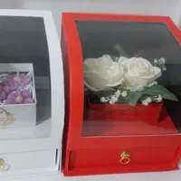 جعبه کادو تولد و پوشال کاغذی رنگی