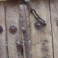 درب چوبی قدیمی ۱۰۰ ساله|کلکسیون اشیاء عتیقه|مشهد, راه آهن|دیوار