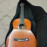 گیتار والنسیا بسیار سالم