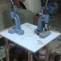 دستگاه دکمه زن دستی