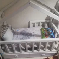 تخت مونته سوری(کلبه ای) همراه با بوفه و 2عددشلف