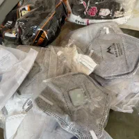 ماسک و دستکش و گوشی کار