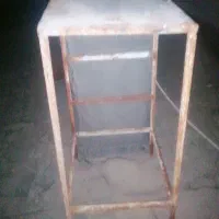 چهار پایه فلزی