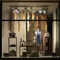 فروشنده پوشاک مردانه