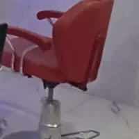 صندلی پمپی و سنک سرشور در حد|آرایشگاه و سالنهای زیبایی|بیرجند, |دیوار