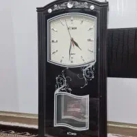 ساعت و پشتی و چوب لباسی