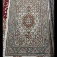 فرش دستباف  طرح ماهی  به رنگ کرمی ۱در ۱.۵