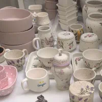 به یک نفر شاگرد مغازه
