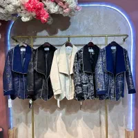 فروشنده خانم برای مانتو فروشی