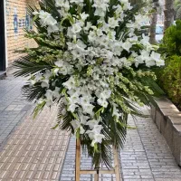 تاج گل مراسم ترحیم و تبریک راز گل