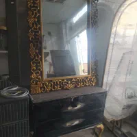 ایینه و میز