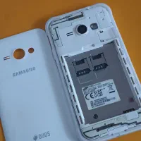 گوشی سامسونگ galaxy J1 aceنیازمند تعمیر