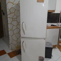 یخچال وفریزر هیمالیا رنگ صدفی جادار و موتور سالم