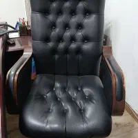 صندلی مدیریتی چرم کاملا سالم