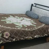 تخت خواب فلز با پایه های چوبی محکم|تخت و سرویس خواب|اهواز, زرگان|دیوار