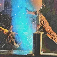 استخدام جوشکار و درب و پنجره ساز آهنی