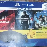 ps4 در حد نو بسیار کم کار  با یه دسته اضافه