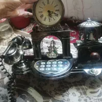 تلفن کلکیسونی و ساعت ویترینی سالم با قدمت بالا