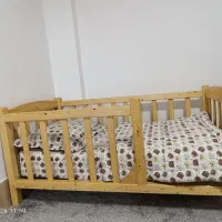 تخت خواب کودک و گهواره و تخت کنار تخت مادر
