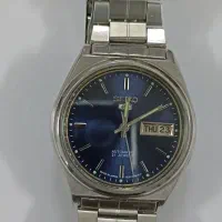 یک عدد ساعت فروشی