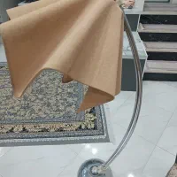 اباژور کنار مبلی