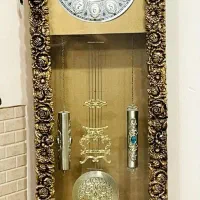 ایینه و کنسول، ساعت ایستاده