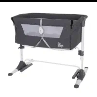 تخت کنار مادر زویه