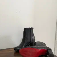 بوت|کیف، کفش، کمربند|سیاهکل, |دیوار