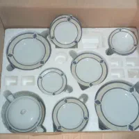 سرویس چینی ۱۲ نفره نو داخل کارتن معاوضه هم دارم