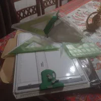 تخته نقشه کشی با وسایل نقشه کشی