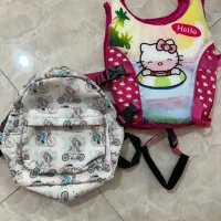 جلیقه شنا و کوله پشتی