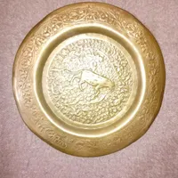 یک دیوار کوب دست کوب برنجی قدیمی